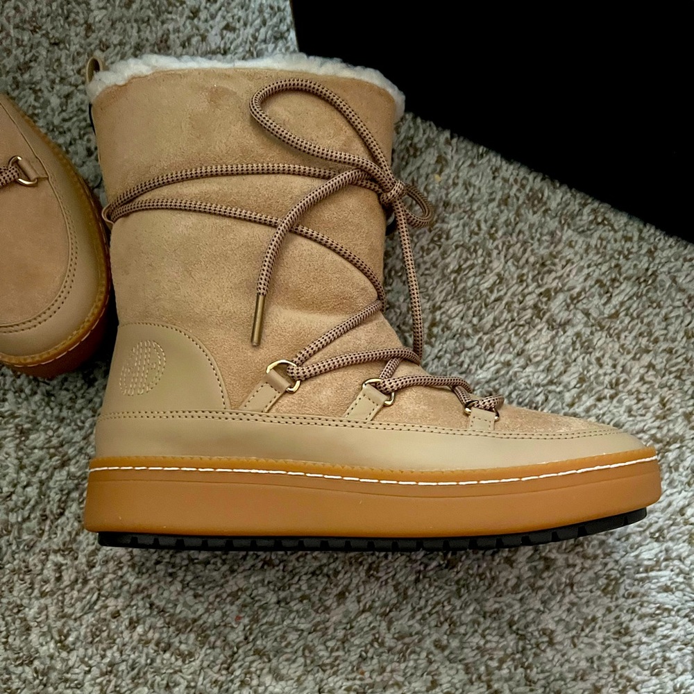 COLE HAAN SNOW BOOT